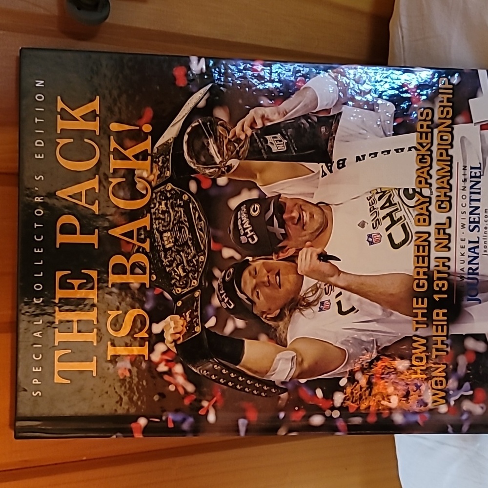 Special Collectors Edition "The Pack Is Back"